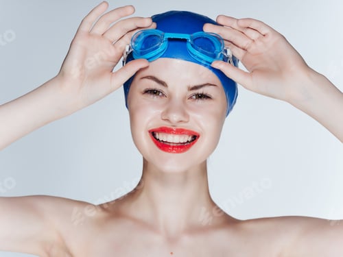 Preview: athletic woman with bare shoulders red lips Professional