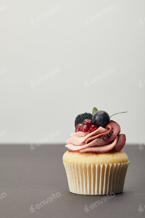 Preview: Delicious Cupcake Topped with Frosting and Fresh Berries