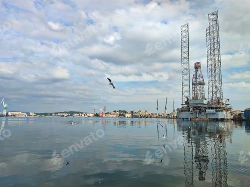 Preview: Gass platform in the sea