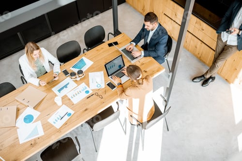 Preview: Bsuiness people at the meeting room