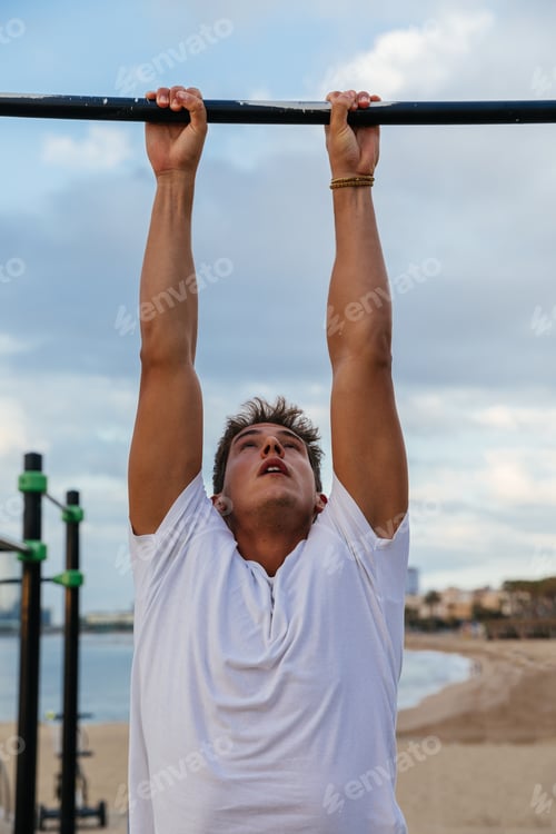Preview: A male athlete training outdoors.