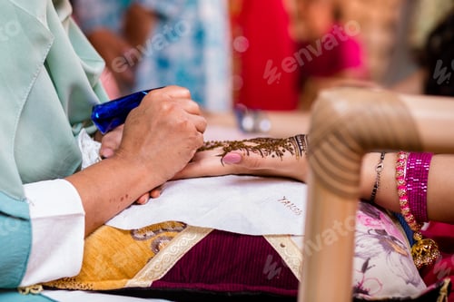 Preview: Henna reddish dye powdered leaves tree Egyptian Asian Indian Muslims Weddings