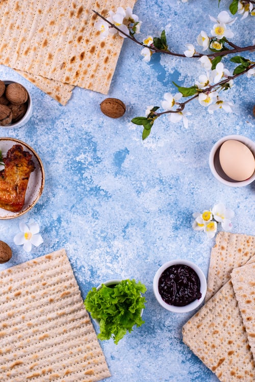 Preview: Traditional Passover Seder plate with symbolic foods. Symbolic of Jewish holiday Pesah.
