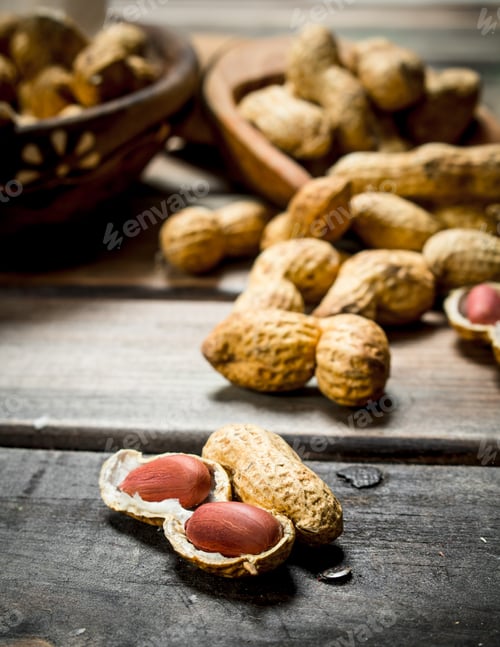 Preview: Peanuts with shells .