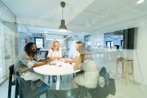 Preview: Businesspeople in conference room