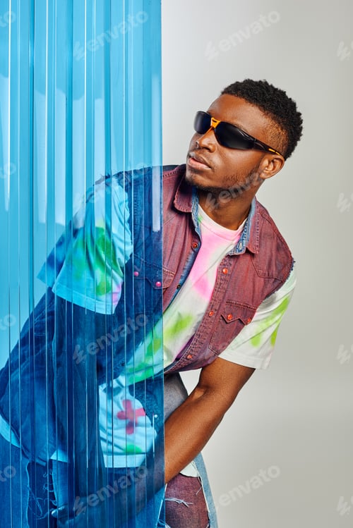 Preview: Confident afroamerican model in sunglasses