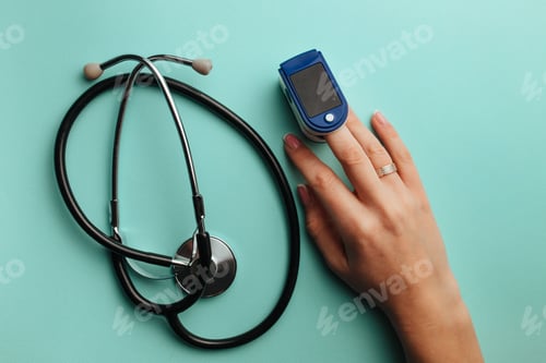 Preview: diagnostics of coronaviruses and pneumonia device heart rate monitor measures lung soturation and