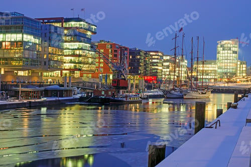 Preview: Cold night in Hamburg