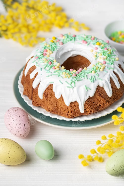 Preview: Easter Bundt Cake with Easter Eggs