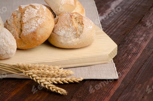 Preview: Bread on wood table