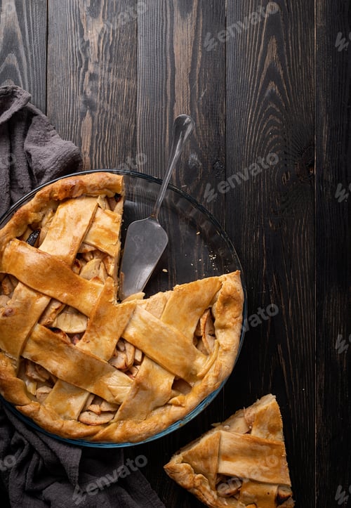 Preview: Top view of homemade apple pie on black wooden table