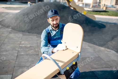 Preview: Workman mounting playground