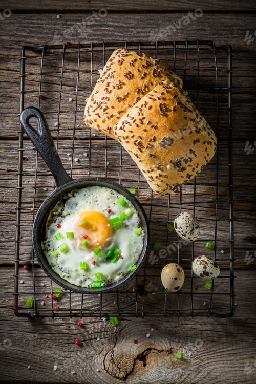 Preview: Homemade fried eggs with bun and chive