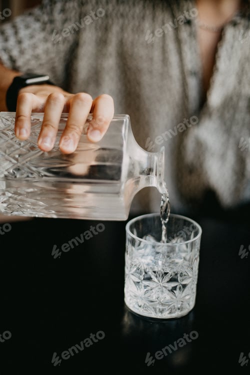 Preview: Pouring water into glass