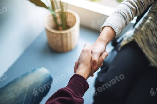 Preview: Closeup image of two people shaking hands