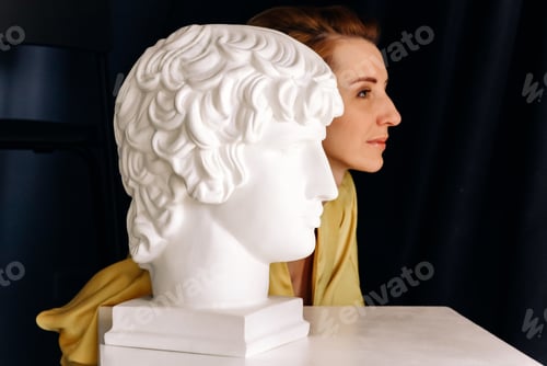 Preview: Photo of a girl in profile