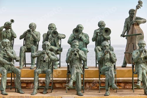 Preview: Tribute to sardana traditional catalonian dance. Musicians sculpture. LEscala, Catalonia