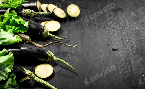 Preview: Fresh eggplant and sliced pieces.