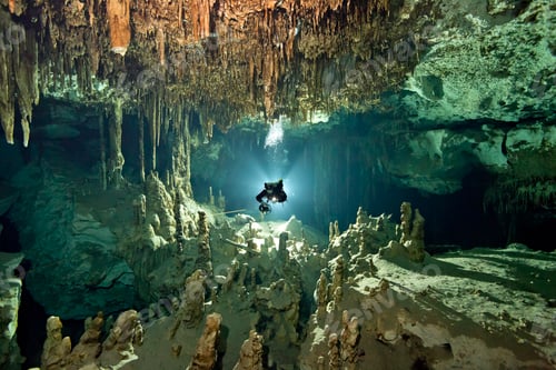 Preview: Mexico, Yucatan, Tulum, Cave diver in the system Dos Ojos