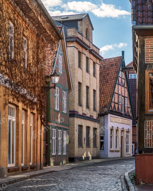 Preview: Scenic view of beautiful old buildings in Lauenburg, Germany
