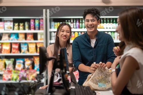 Preview: An Asian couple shopping in supermarket , concept of city life lifestyle