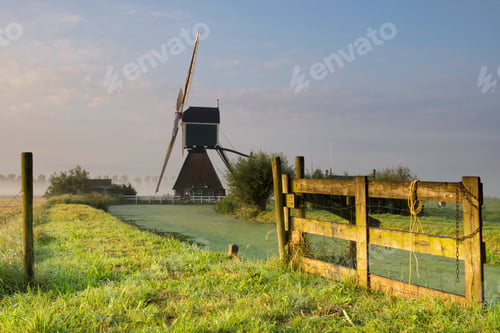 Preview: Gate in front of the Wingerdse Molen