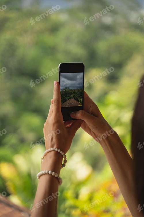 Preview: Close up of female that taking picture