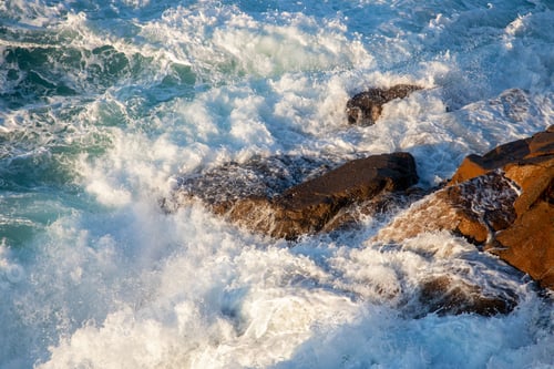 Preview: Close-up of the foamy water surface, agitated seawater.