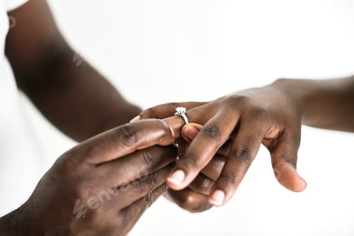 Preview: Man proposing to his girlfriend