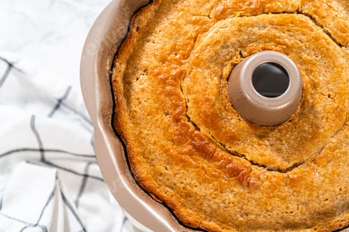 Preview: Cooling Delight: Freshly Baked Carrot Bundt Cake