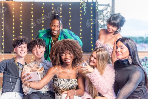 Preview: Friends in new year's eve taking a selfie