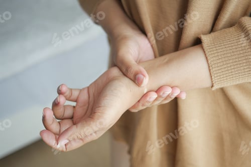 Preview: Young women hands suffering wrist pain,