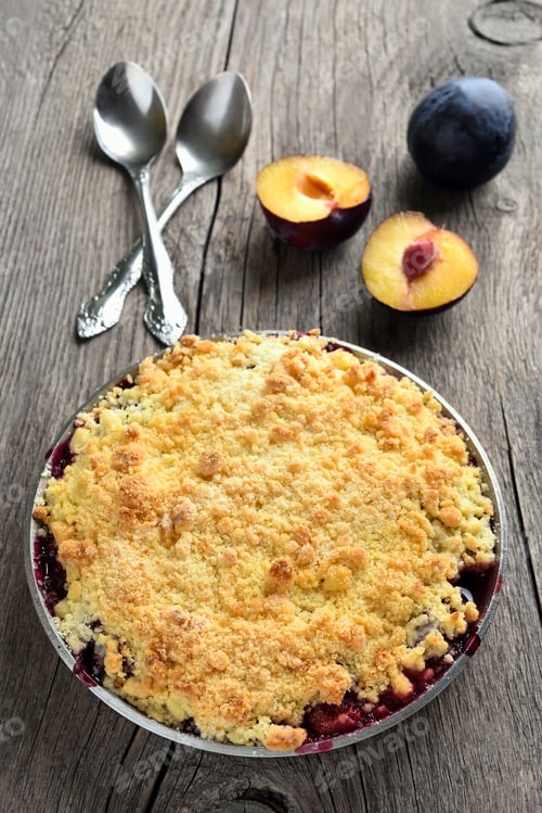 Preview: Plums crumble pie