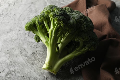 Preview: Broccoli and towel on grey background, close up. Healthy food