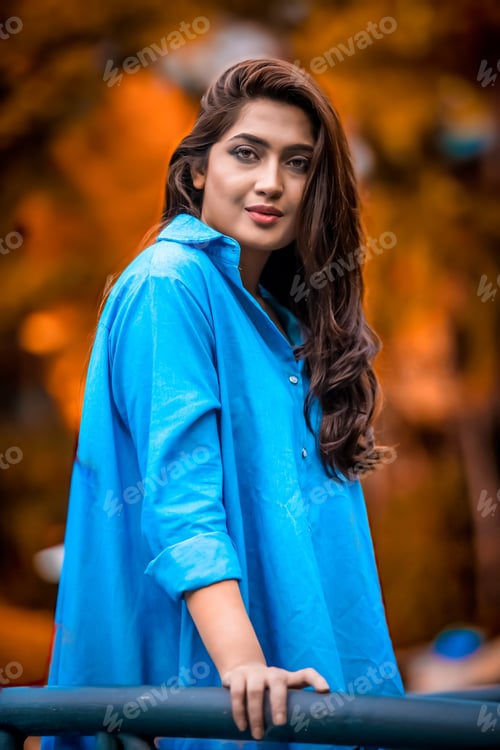 Preview: Portrait of a beautiful woman in nature