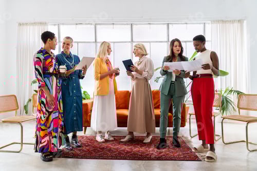 Preview: Group of businesswomen meeting in the office