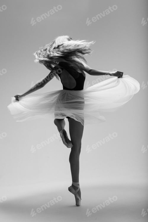 Preview: Young woman in a photography studio
