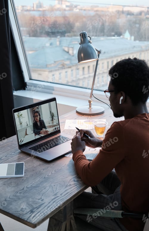 Preview: Online communication with colleague
