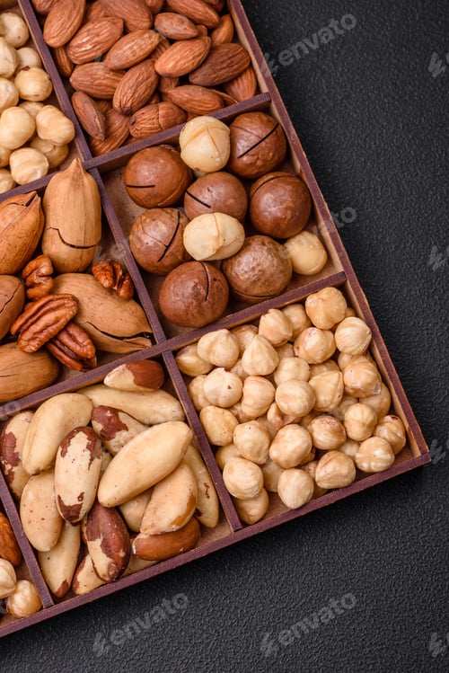 Preview: Mix of roasted macadamia nuts, cashews, pecans, almonds, raisins and dry berries
