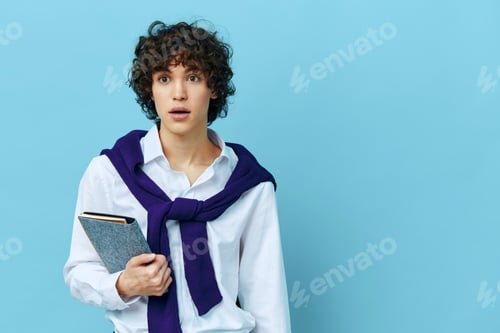 Preview: guy with a notepad in a sweater shirt on the shoulders cropped view