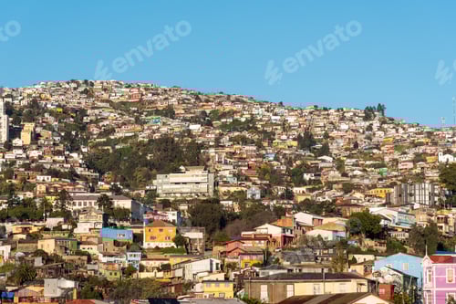Preview: View over the colorful houses of Valparaiso