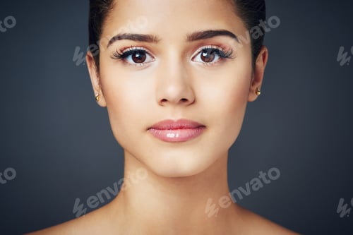 Preview: Even closeup, her skin is clear