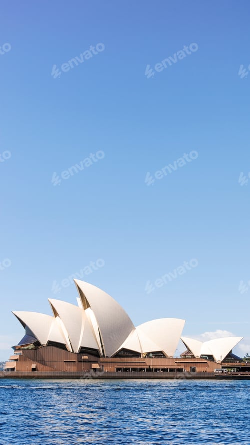 Preview: Vertical shot of the iconic Sydney Opera House i