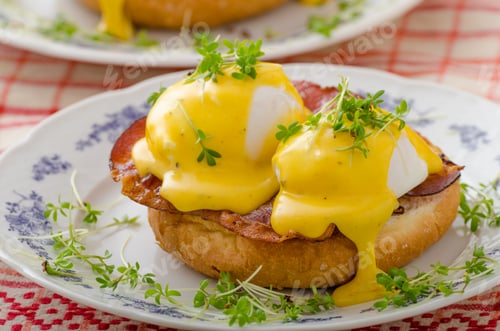 Preview: Eggs benedict, prosciutto with hollandaise