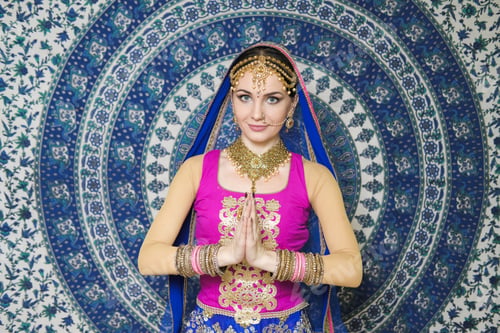 Preview: Portrait Of A Female Model In Ethnic Indian Costume With Jewellery And Traditional Makeup.