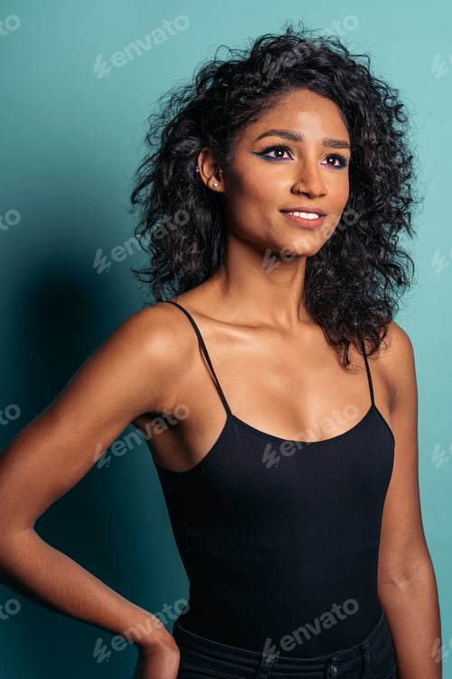 Preview: Cool Latin Woman in Studio