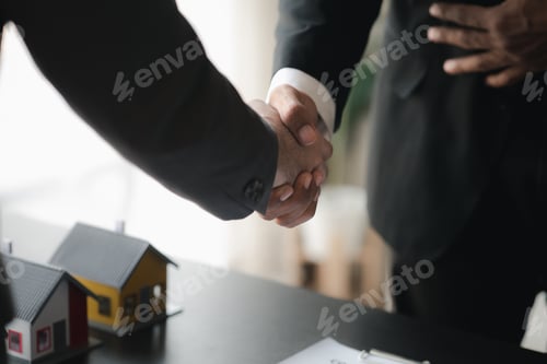 Preview: House sales representatives, sales representatives recommend housing details in the project to custo
