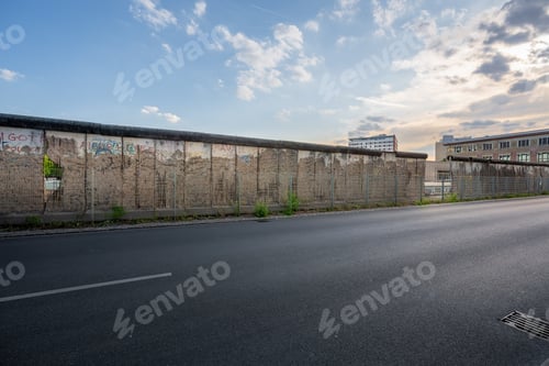 Vista previa: Fragmento del Muro de Berlín que sigue en pie - Berlín, Alemania