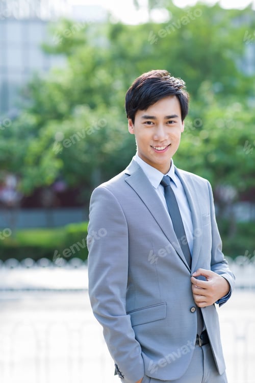 Preview: Portrait of young businessman