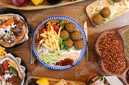 Vista previa: Middle eastern feast platter with falafel, kebab, and spices